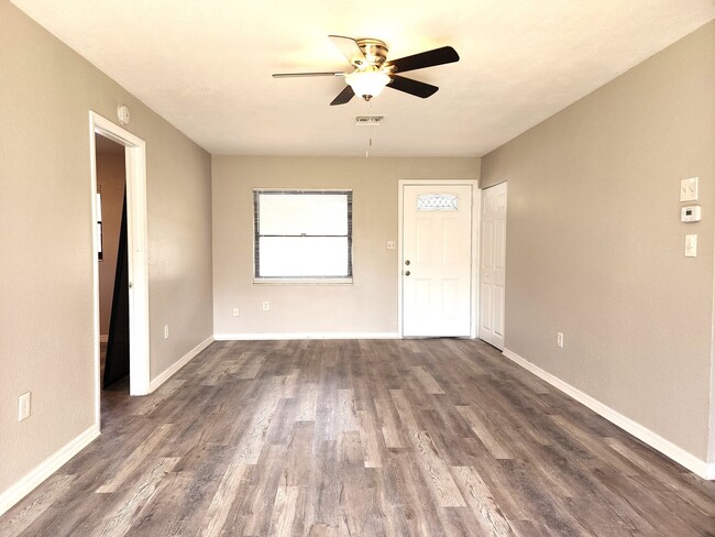 Building Photo - Fully Remodeled Home; New Flooring and Pai...