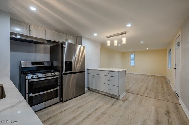 Building Photo - 34690 Beachpark Dr