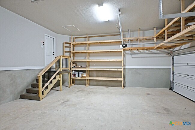 Building Photo - 588 Vale Ct