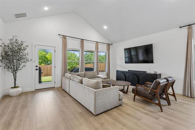 Building Photo - 1242 Champlain Wy