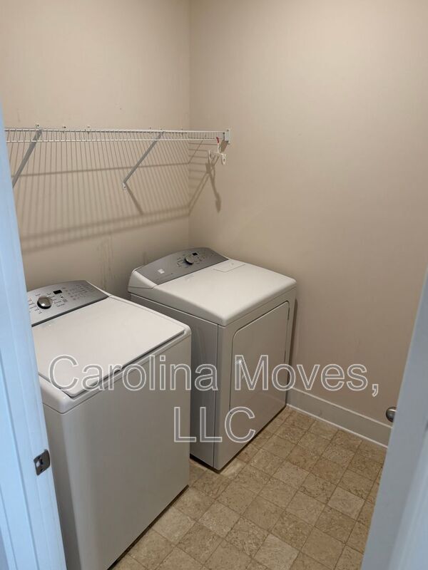 Building Photo - 6 Larson Dr