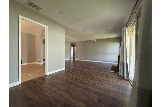 Building Photo - 1305 Turquoise Dr