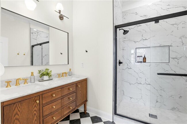 Building Photo - 1258 DeKalb Ave NE