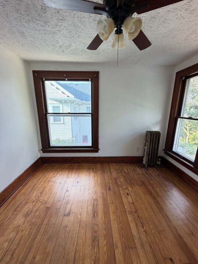 Building Photo - 316 N Sycamore St