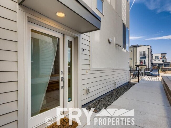 Building Photo - New Condo in South Sloan's Lake