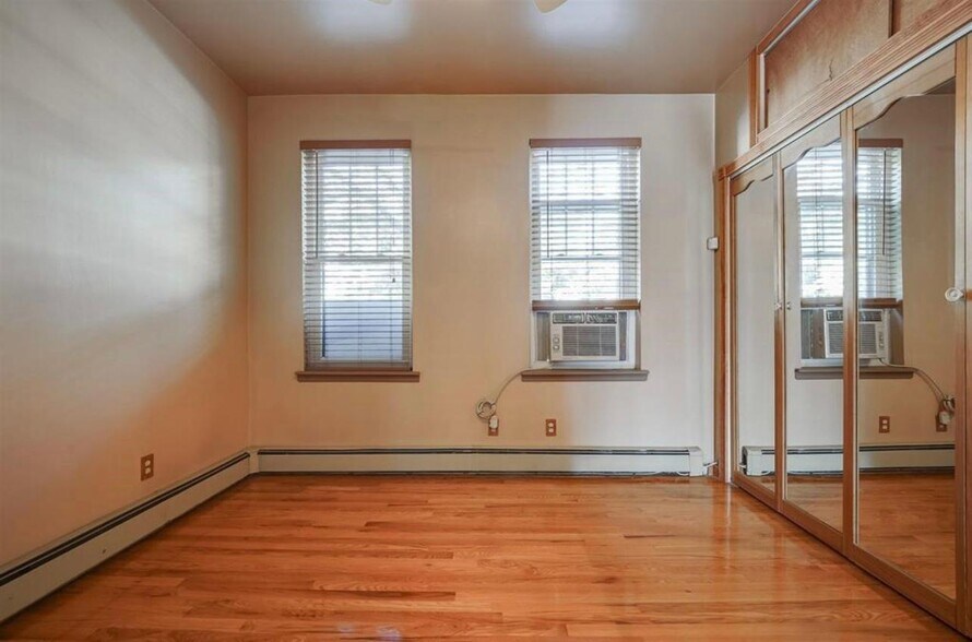 Building Photo - 64 Wallis Ave