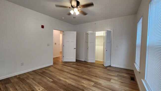 Building Photo - 908 E Gorham St