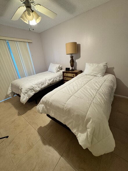 Second bedroom - 4007 Yarmouth a