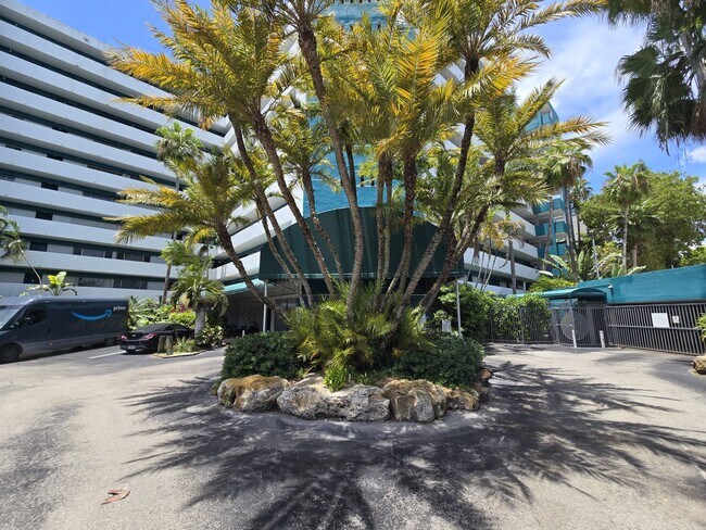 Building Photo - 1700 NW North River Dr