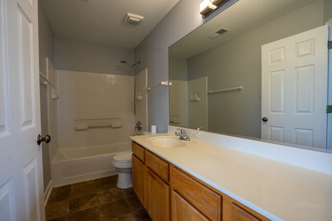 Building Photo - 2837 Oakmont Dr