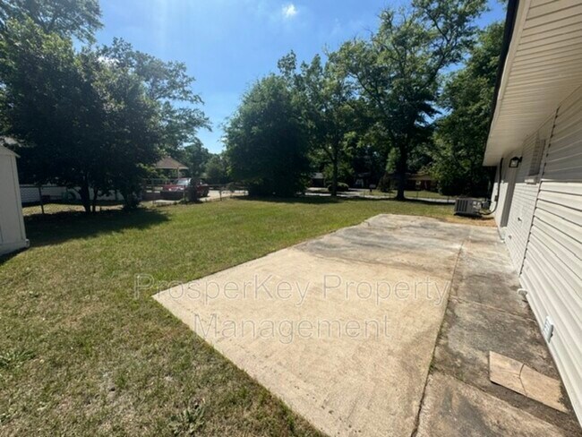 Building Photo - 5004 Kingston Dr