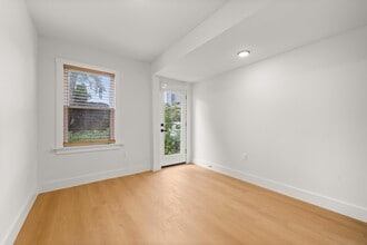 Building Photo - 14 Westervelt Pl
