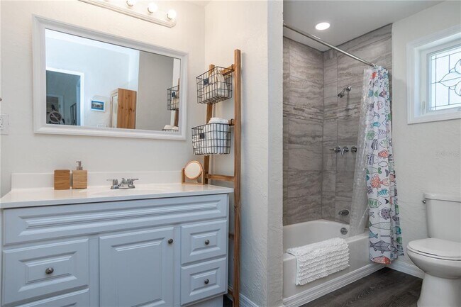 Building Photo - 327 25th St S