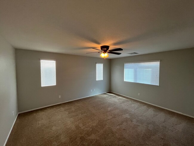 Building Photo - Rooftop Views and 3bed house for rent