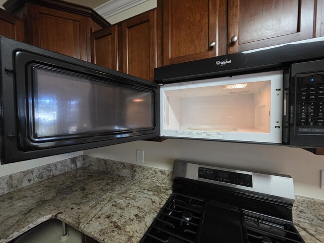 Building Photo - Spacious 4-Bedroom Home for Rent in Kings ...