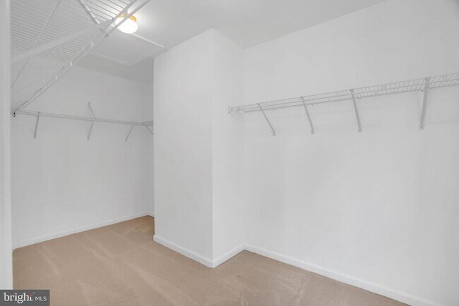 Building Photo - 8142 Tenbrook Dr