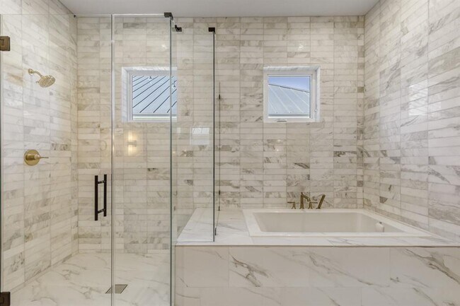 Building Photo - 9 Denbury Glen