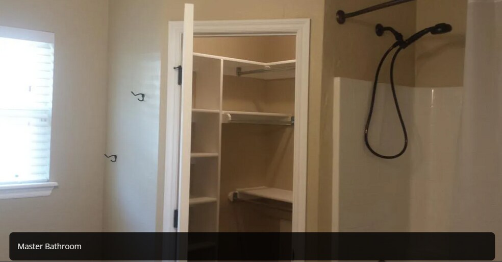 Building Photo - 233 Tecumseh Meadows Dr