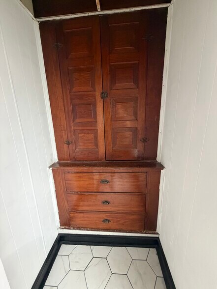 Building Photo - 612 Cherry St