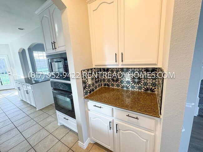 Building Photo - 2221 Overton Dr