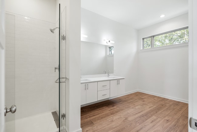 Building Photo - 3060 Edwin Cir