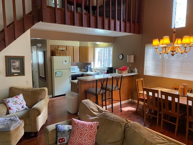 Building Photo - Seasonal Furnished or Long Term rental