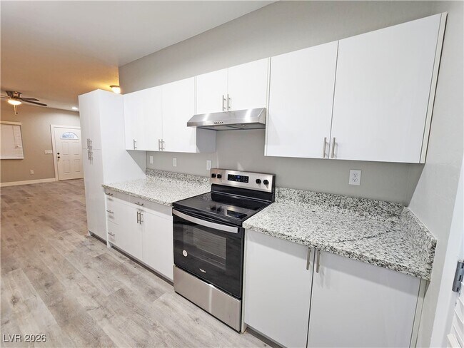 Building Photo - 1111 Sixshooter Ave