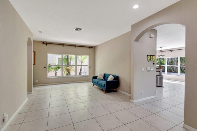 Building Photo - 6788 Hendry Dr
