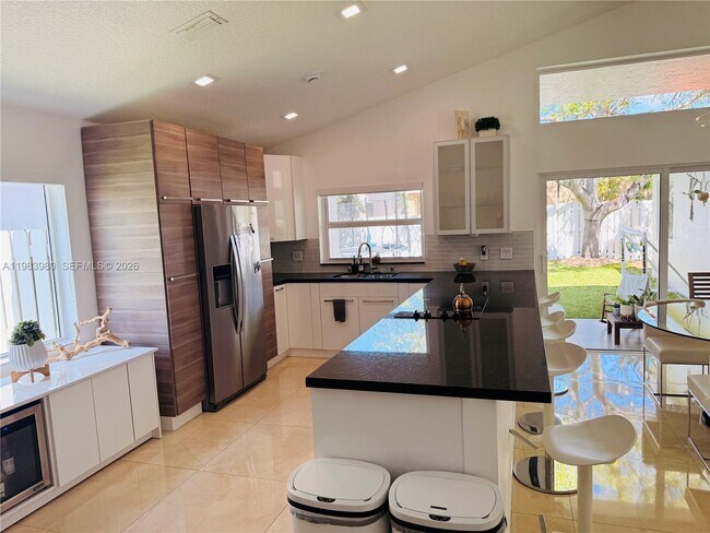 Building Photo - 646 Stanton Dr