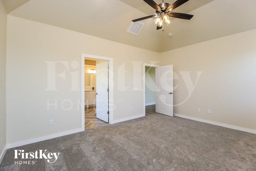 Building Photo - 847 Acorn Bnd