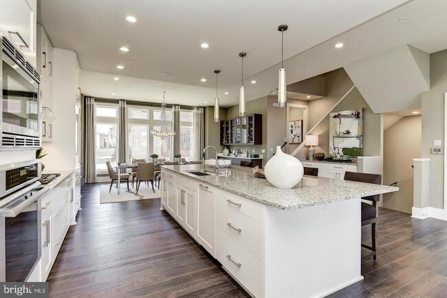 Building Photo - 5318 Merriam St