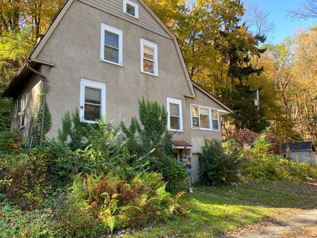 Building Photo - 8 Paterson Hill Rd