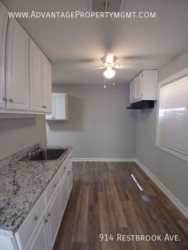 Building Photo - 914 Restbrook Ave