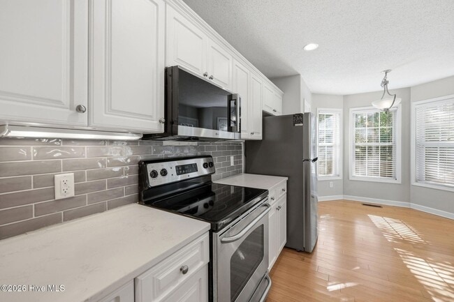 Building Photo - 14 Juniper Ln