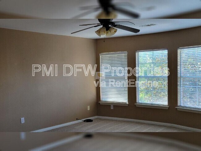 Building Photo - 2400 Spillway Cir
