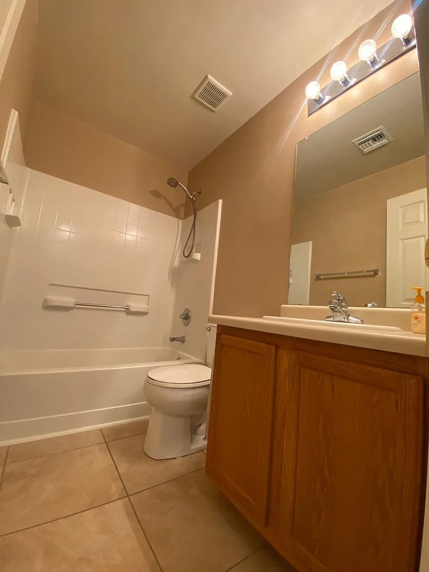 Building Photo - 9324 N Red Diamond Ave