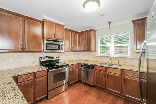 Building Photo - 514 Sebastian Dr