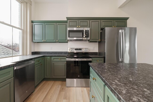 Building Photo - 828 City Park Ave