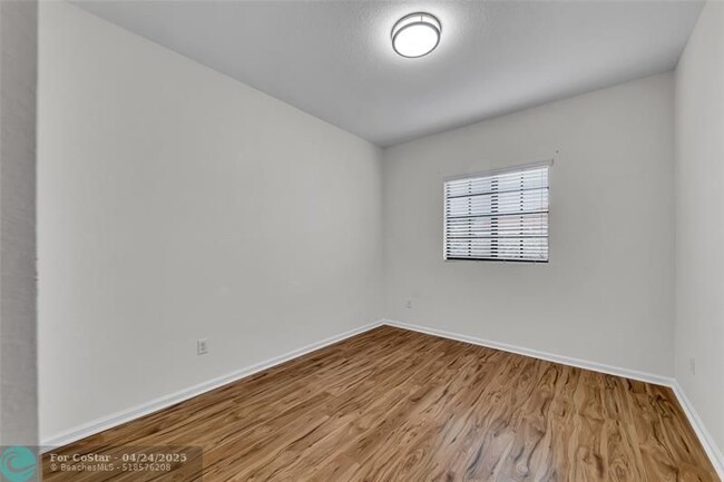 Building Photo - 4234 N Dixie Hwy