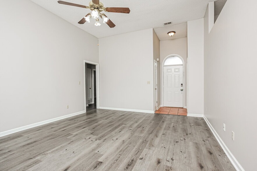 Building Photo - 7234 Fox Creek Dr