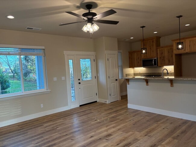 Building Photo - 5619 Cherry Ln