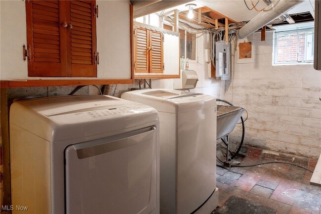 Building Photo - 6310 Hampstead Ave