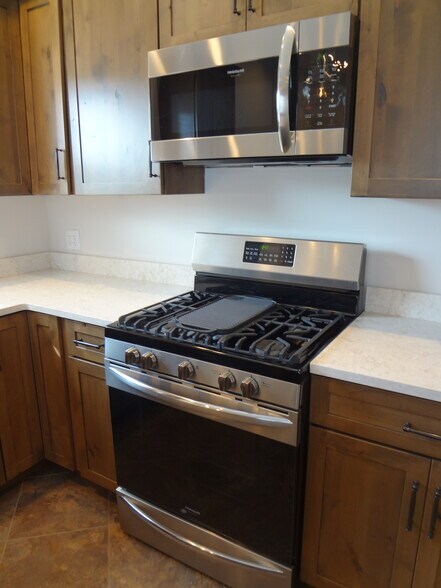 Building Photo - 711 E 3rd St