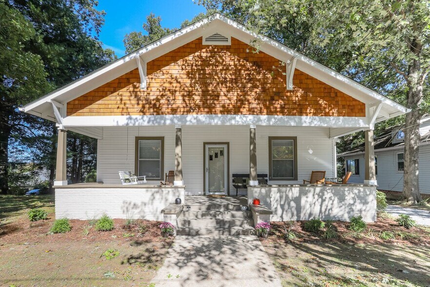 Building Photo - 1310 Hyman Ave