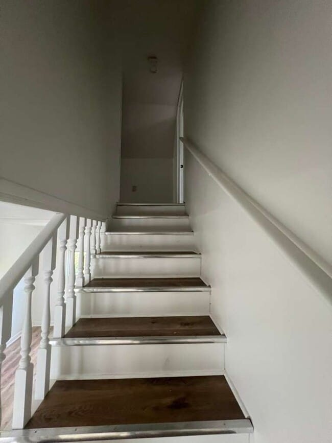 Building Photo - Updated 3-Bedroom Single-Family Home in th...