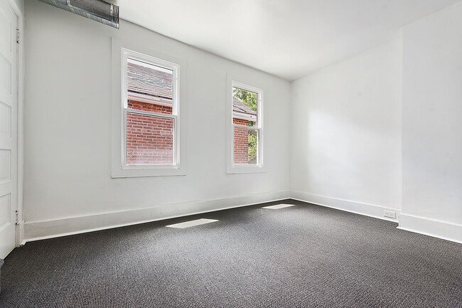 Building Photo - Remodeled 2 bedroom with backyard