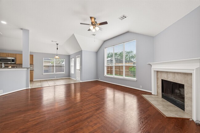 Building Photo - 3135 Silver Cedar Trail