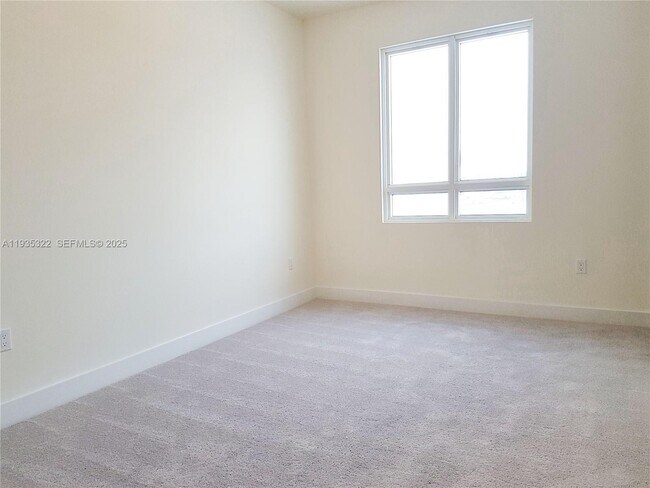 Building Photo - 10245 NW 63rd Terrace