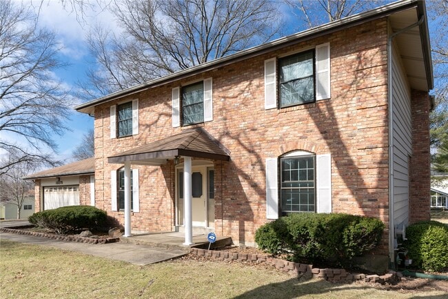 Building Photo - 15575 Clover Ridge Dr