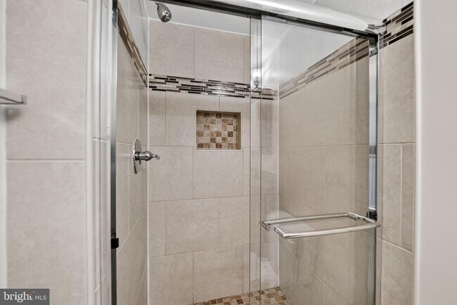 Building Photo - 406 Gilmoure Dr